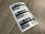 375629-etichette-yamaha-argento